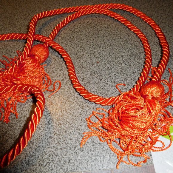GRADUATION HONOR CORD TO WEAR WITH ROBE ORANGE 60" - Picture 2 of 2